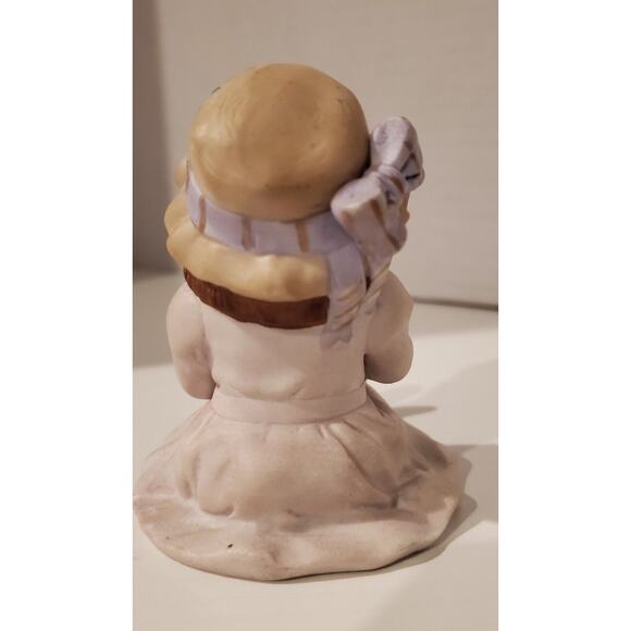 Giordano Art Victoria figurine H3804 Heirloom Tradition 3 Inches Tall - Picture 4 of 7